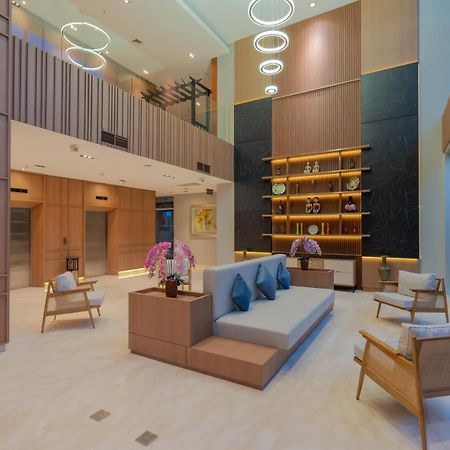 Hotel Santika Jemursari Surabaya Luaran gambar
