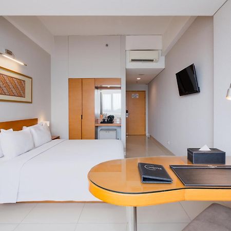 Hotel Santika Jemursari Surabaya Luaran gambar