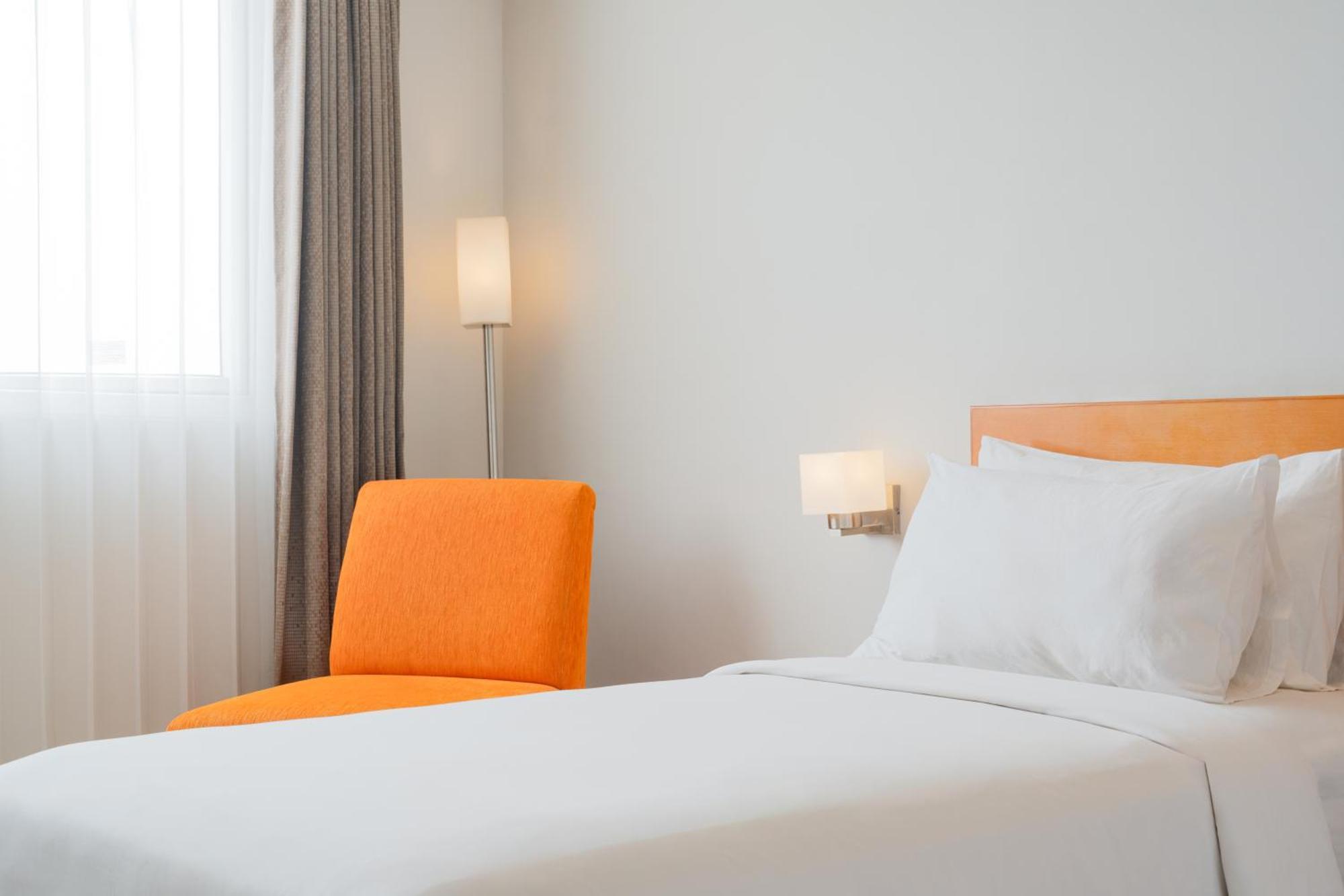 Hotel Santika Jemursari Surabaya Luaran gambar