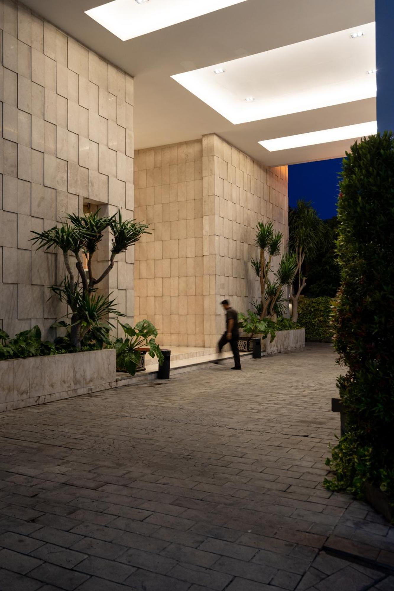 Hotel Santika Jemursari Surabaya Luaran gambar