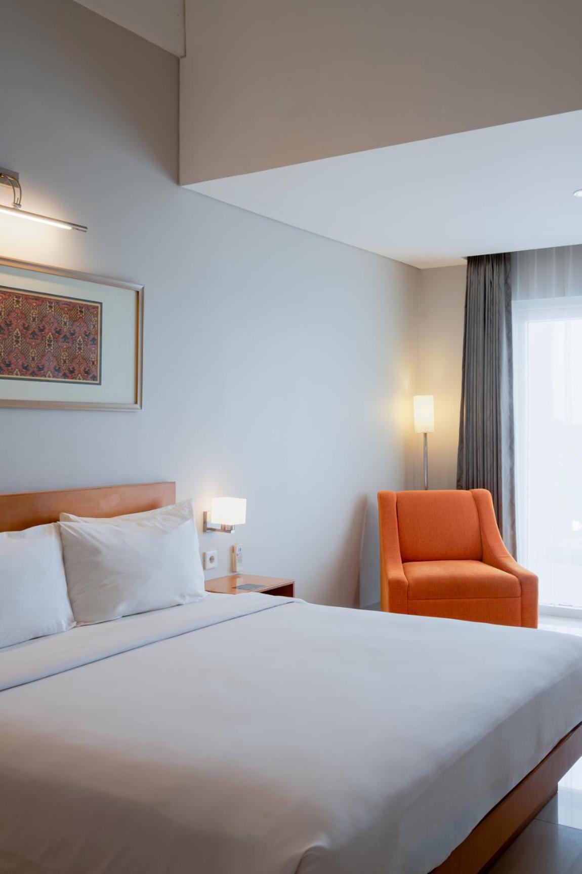 Hotel Santika Jemursari Surabaya Luaran gambar