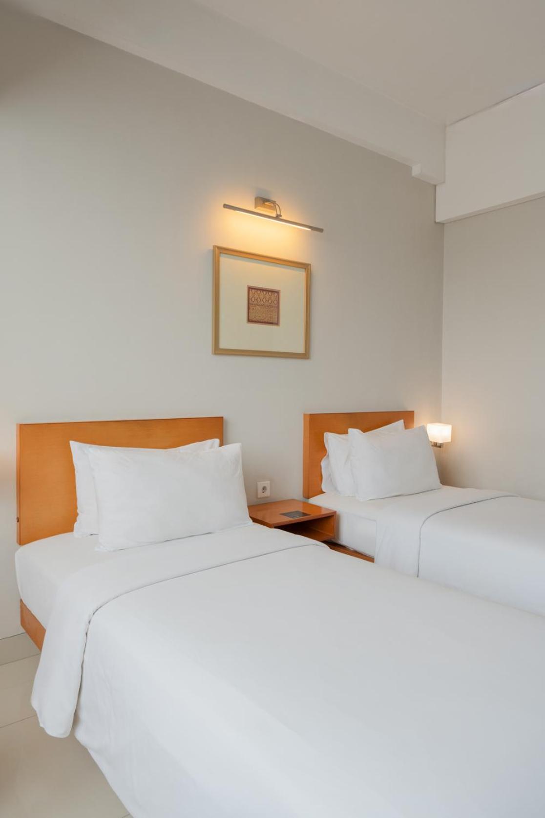 Hotel Santika Jemursari Surabaya Luaran gambar