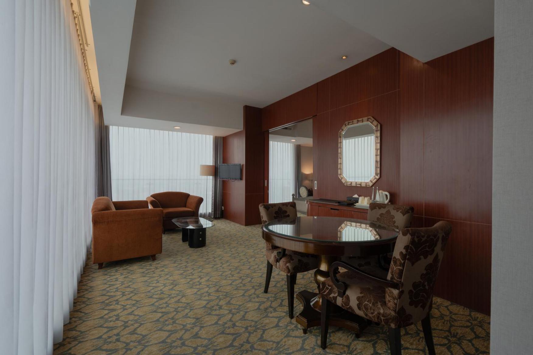 Hotel Santika Jemursari Surabaya Luaran gambar