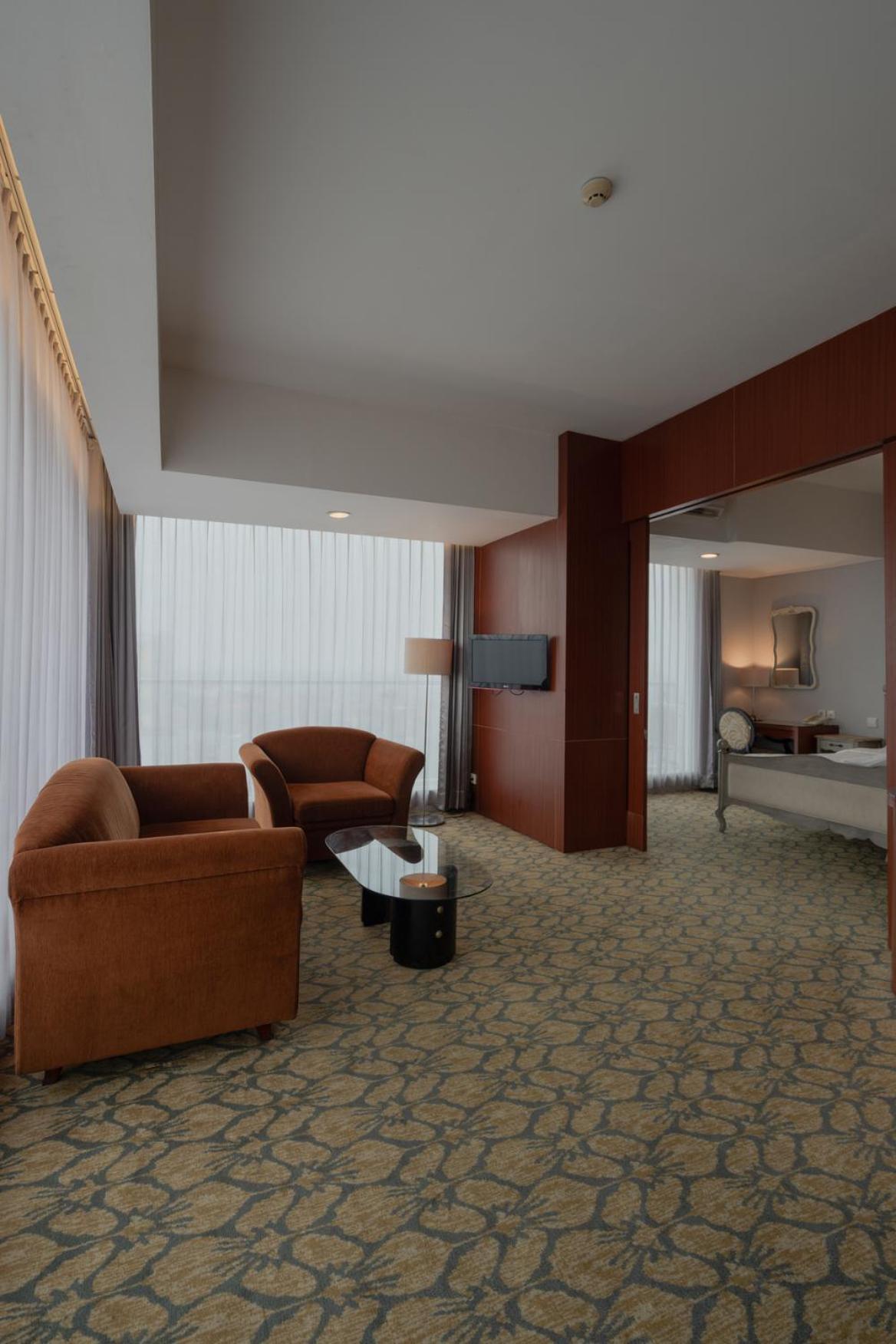Hotel Santika Jemursari Surabaya Luaran gambar