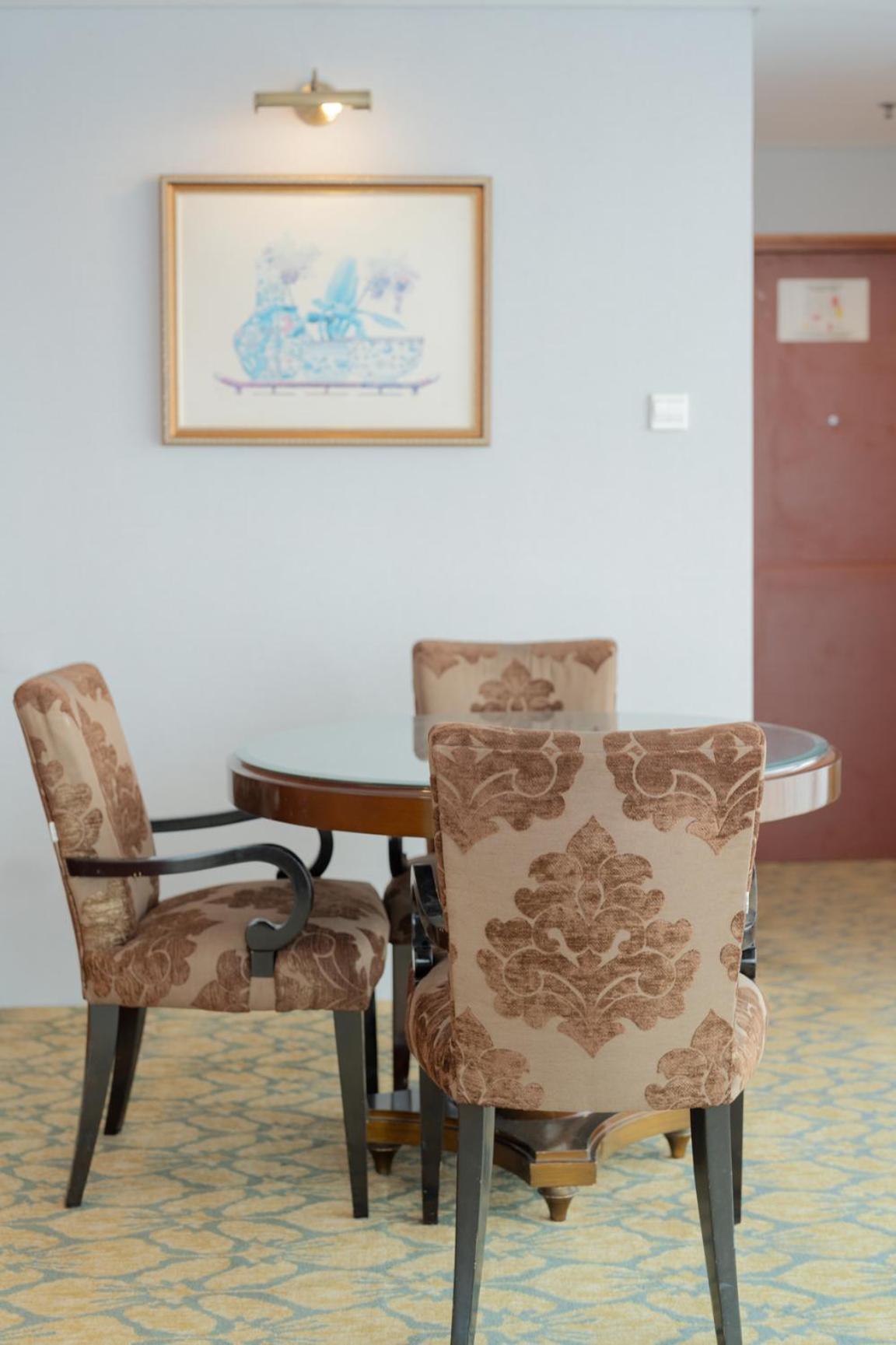 Hotel Santika Jemursari Surabaya Luaran gambar