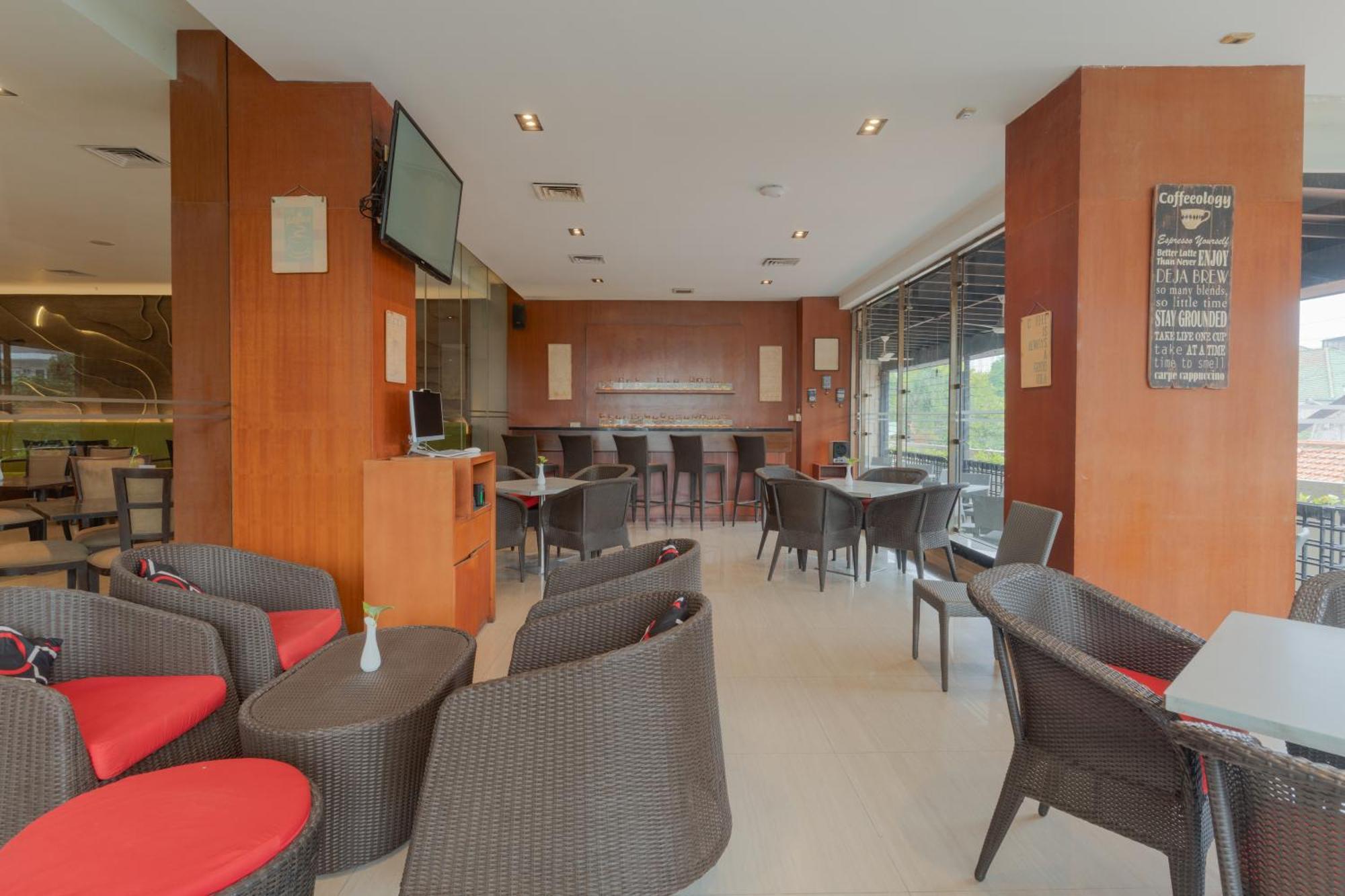 Hotel Santika Jemursari Surabaya Luaran gambar