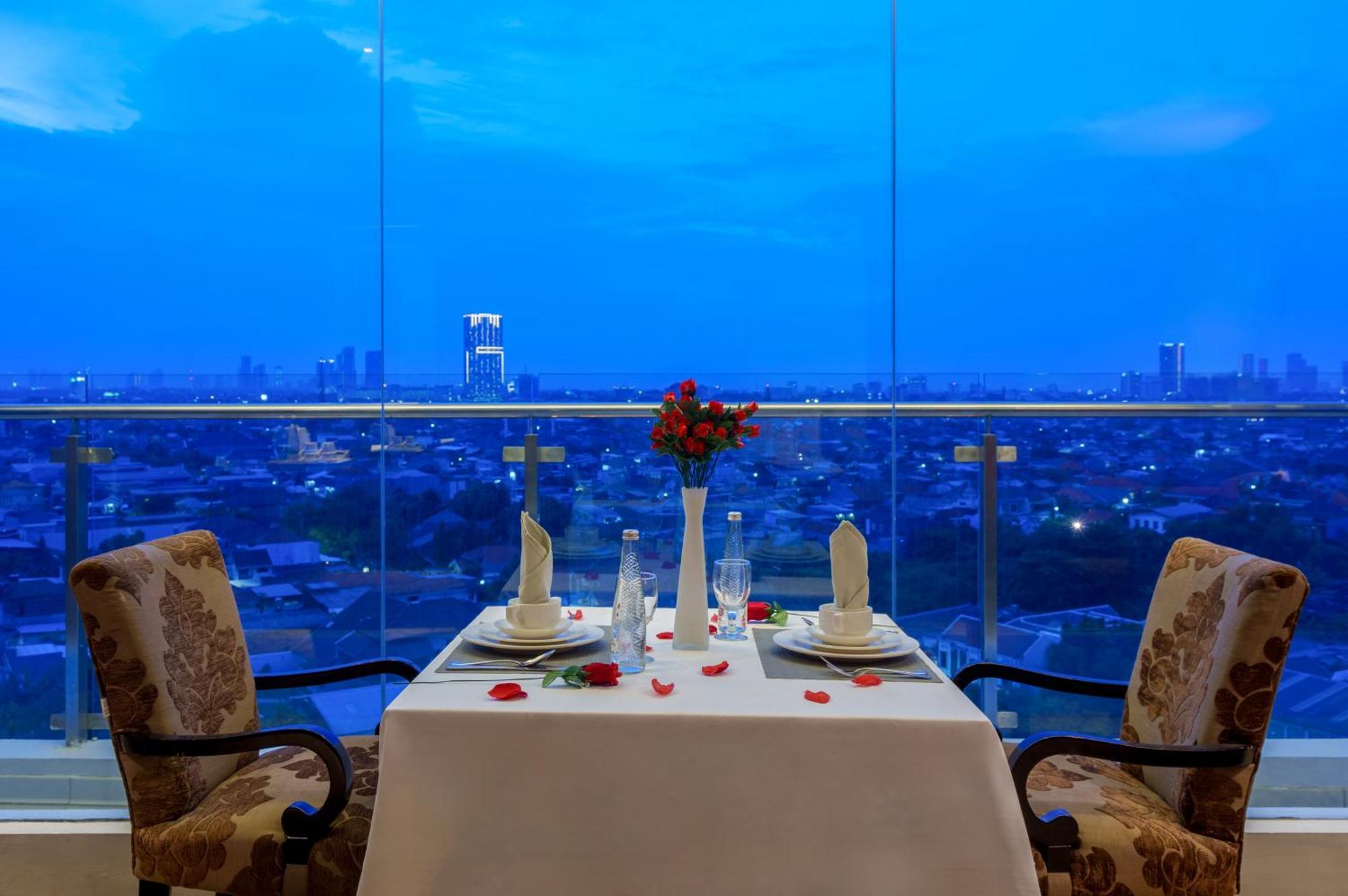 Hotel Santika Jemursari Surabaya Luaran gambar