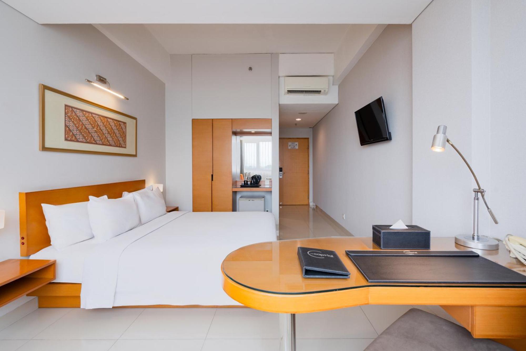 Hotel Santika Jemursari Surabaya Luaran gambar
