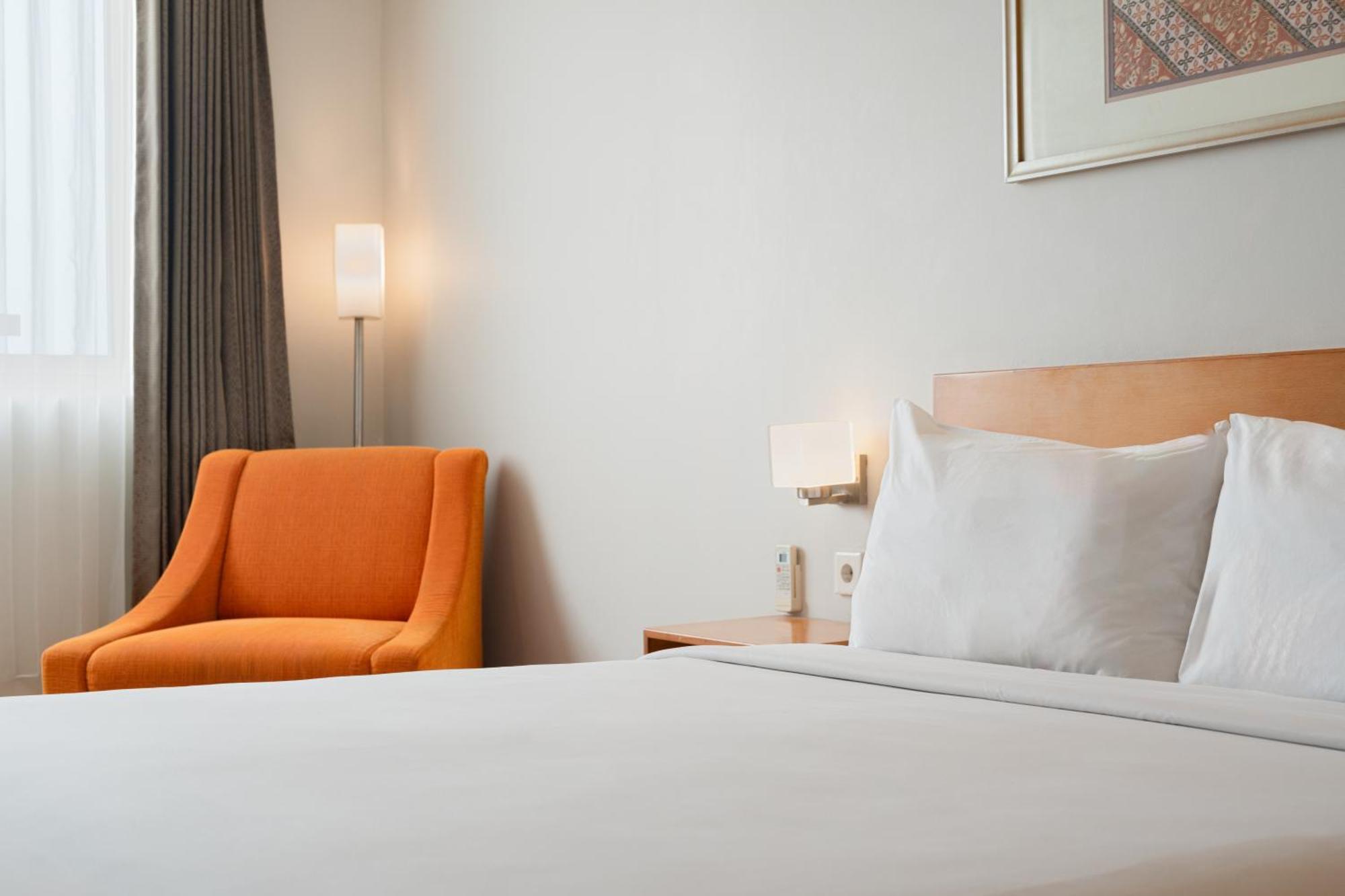 Hotel Santika Jemursari Surabaya Luaran gambar
